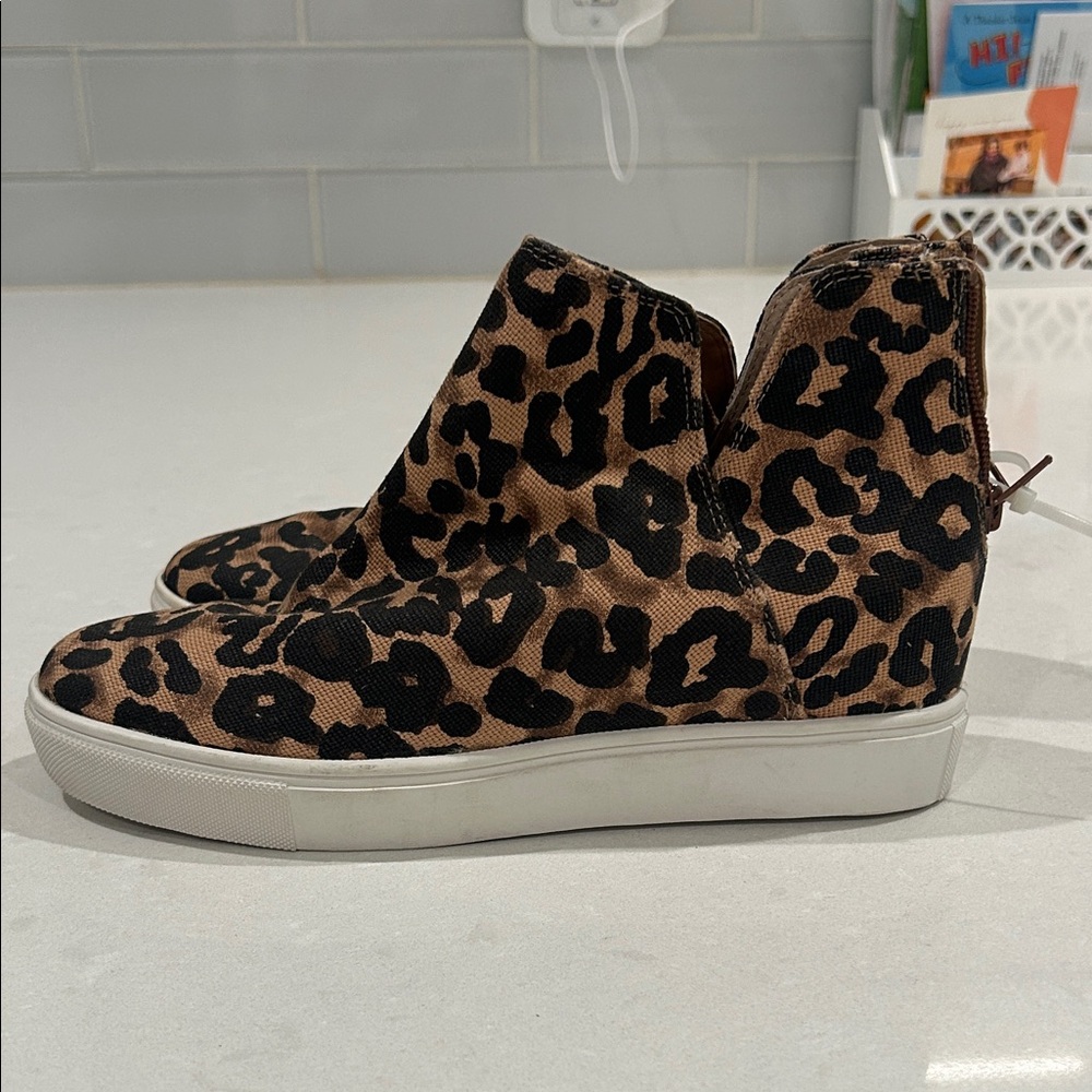 Steve Madden Leopard Print Brown Slip-On Sneakers High Top Claud Womens Sz 8.5 - Picture 2 of 9
